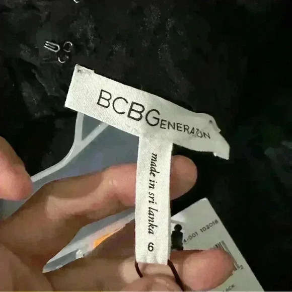 NWT BCBGeneration Women's Lace Sleeve Romper, Black, Size 6 - Picture 15 of 16